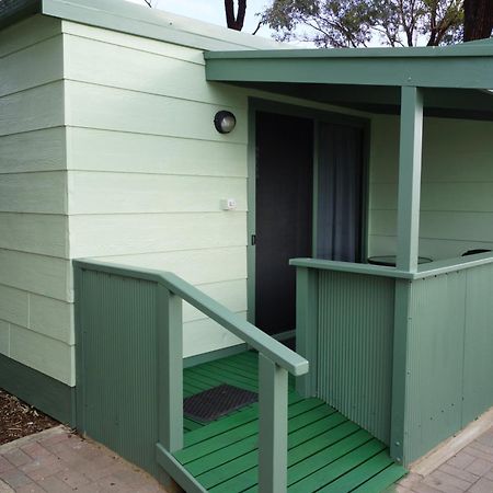 Lake Albert Caravan Park Hotel Meningie Bilik gambar