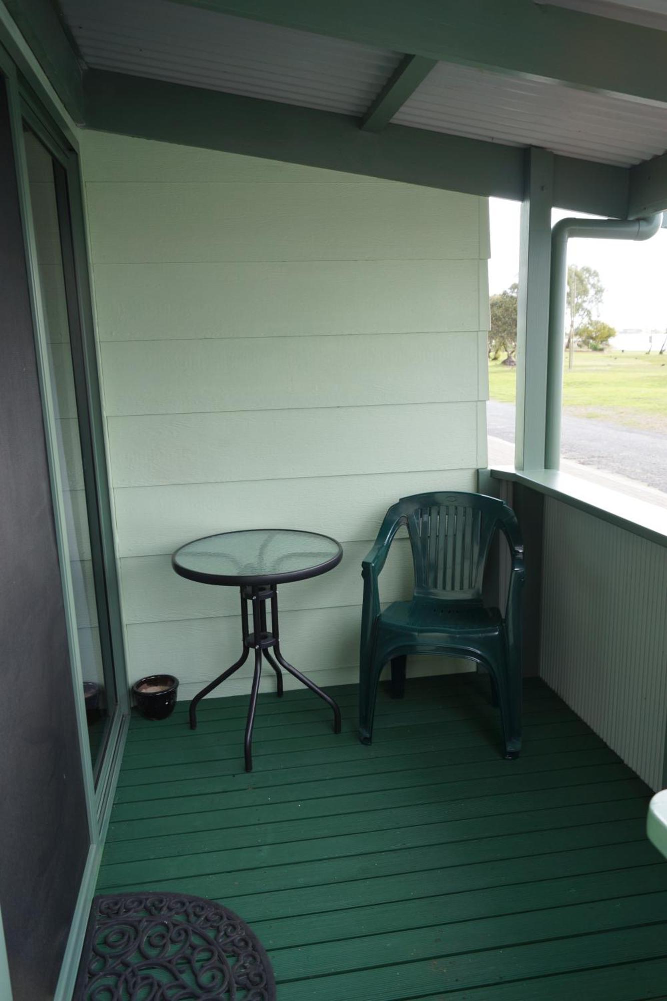 Lake Albert Caravan Park Hotel Meningie Bilik gambar