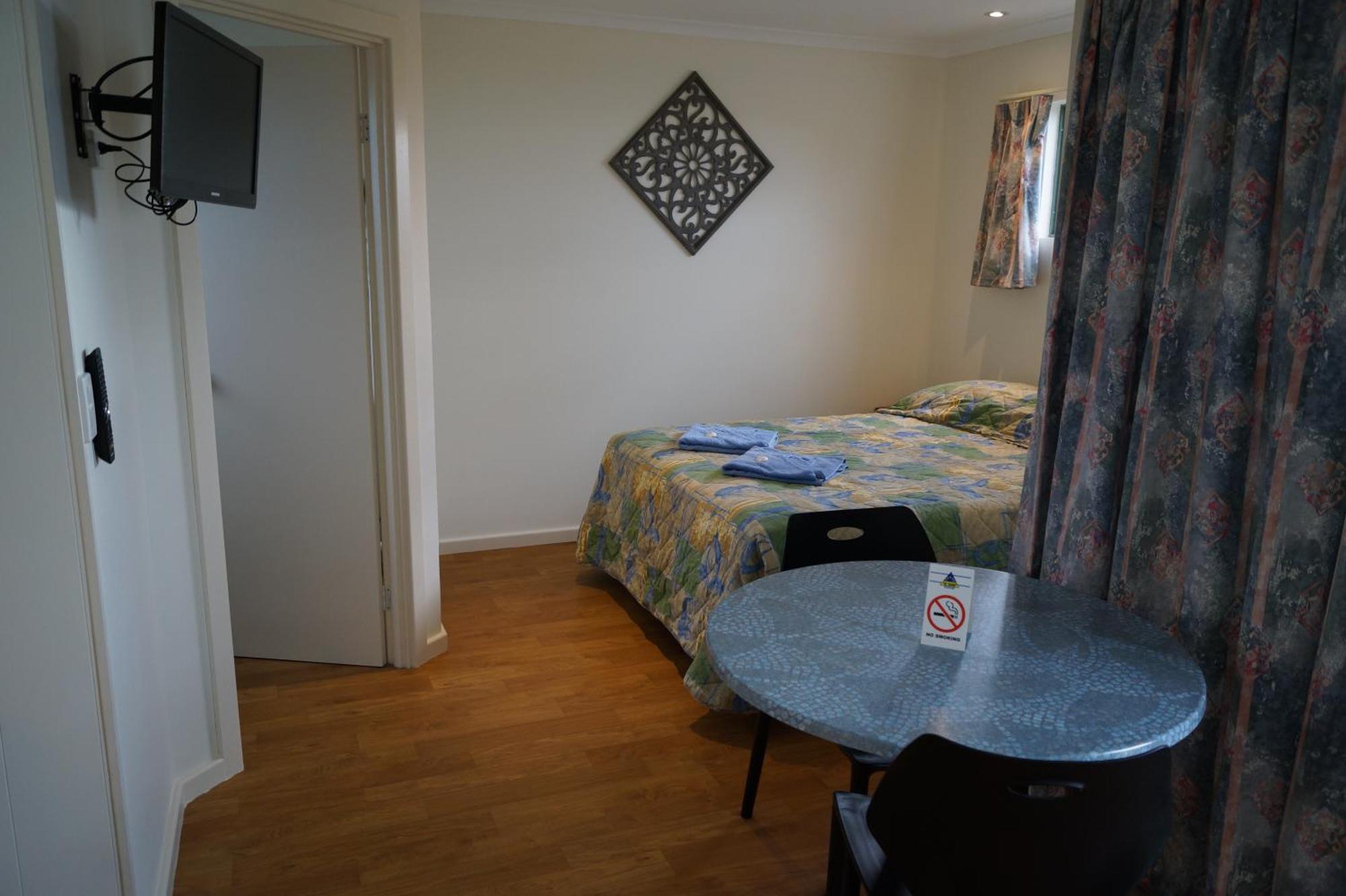 Lake Albert Caravan Park Hotel Meningie Bilik gambar