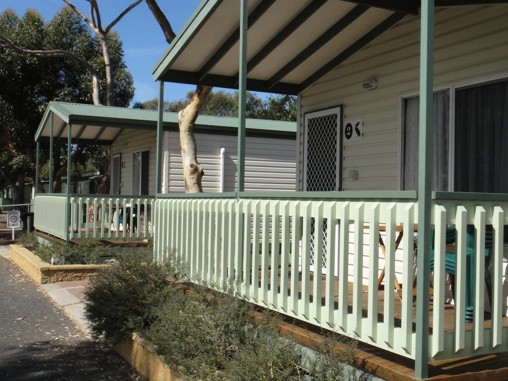 Lake Albert Caravan Park Hotel Meningie Bilik gambar